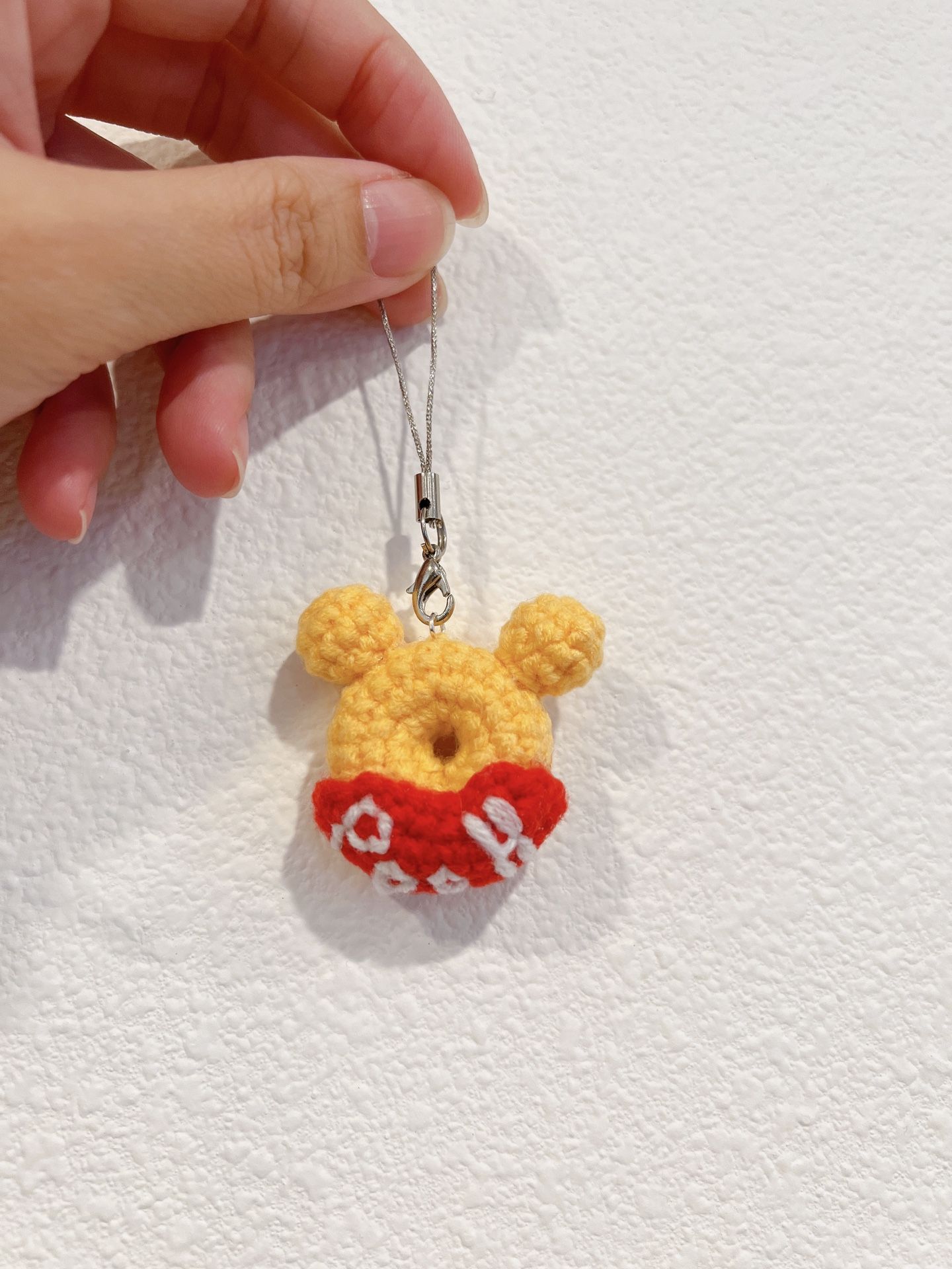 Crochet Winnie the Pooh Donut Keychain/Handmade Yarn Winnie Pooh Bag Charm/Christmas Gift/Cute Keychain/Custom keychain