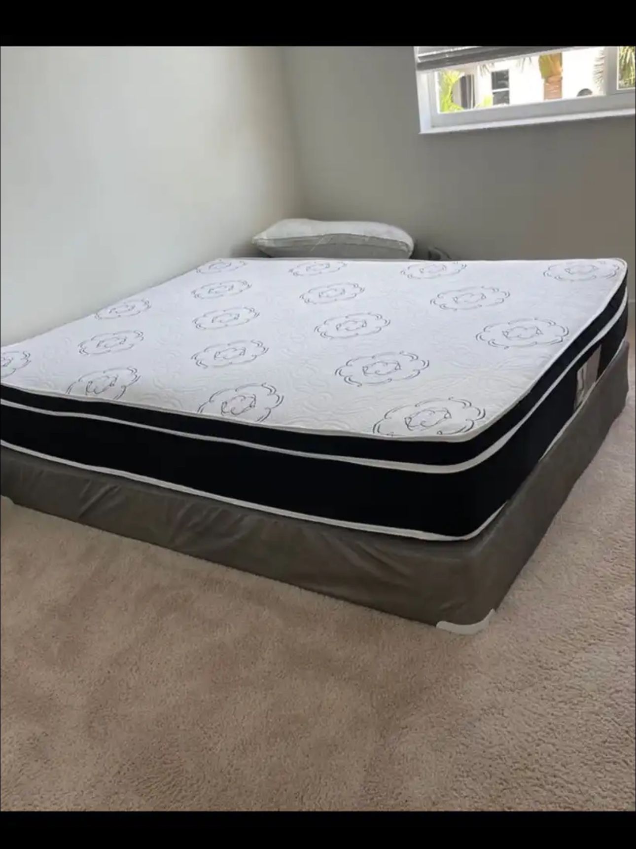 NEW Mattress Queen Size Pillowtop With Box Spring // Offer 🚚