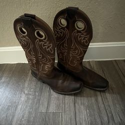Size 9.5 Ariat Cowboy Boots.