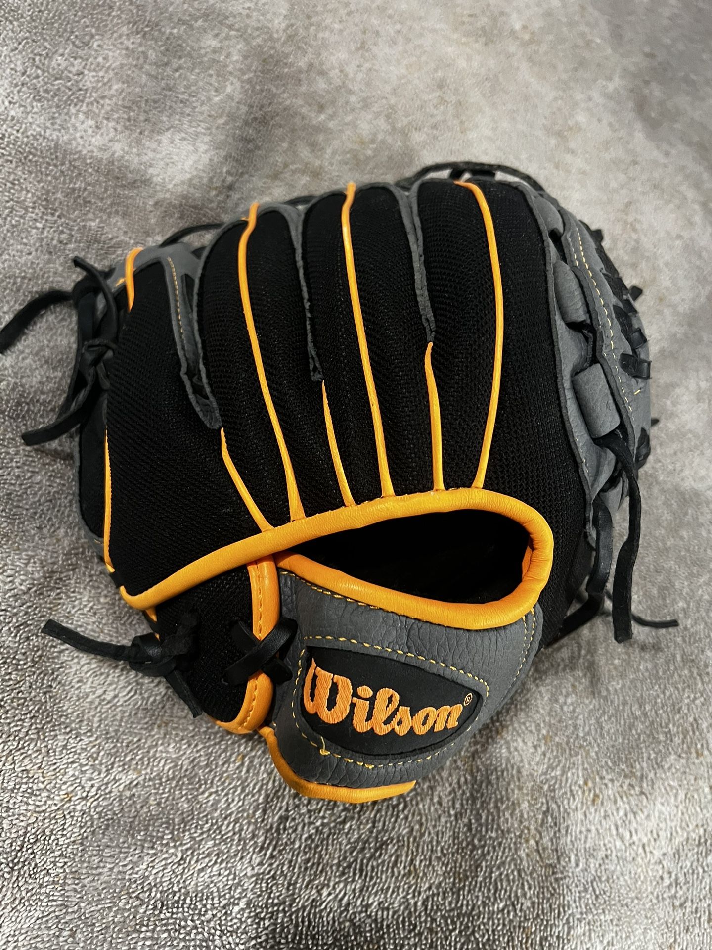 Wilson Glove  T -ball