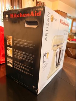 Brand New 5 quart kitchen aid Beige mixer