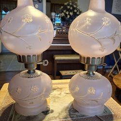 VINTAGE  FROM THE 30S OR 40S SOFT PINK GLASS TABLE LAMPS WITH  FLOWERS AND  VINES  SOME  SAY FENTON  BUT NOT SURE 