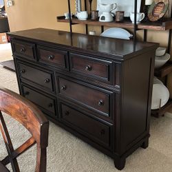 Dresser With Mirror/ Free Matching Queen Bed.