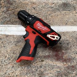 Milwaukee M12 12V Lithium-Ion Cordless 3/8 in. Drill/Driver (Tool-Only)