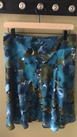 New Sunny Leigh women’s size 4 skirt beautiful