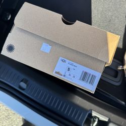 Women’s UGG & Vapor max 