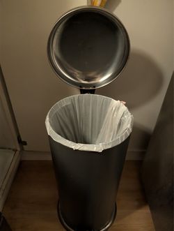 Tall Trash Bin with Lid