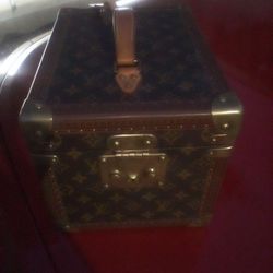 Louis Vuitton Vintage Cosmetic Trunk for Sale in Las Vegas, NV
