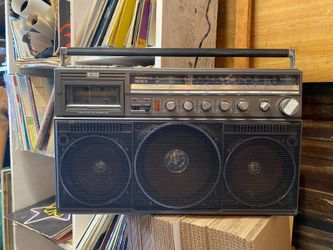 D 8443 Power Player Magnavox 5 speaker system