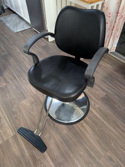 Black Hydraulic Salon Styling Chair