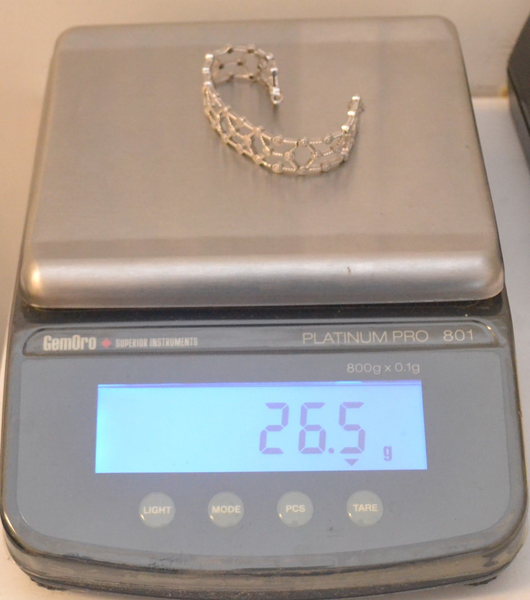 White gold diamond bracelet 14k Wide mesh 0.78 Tcw round stones 7 inches