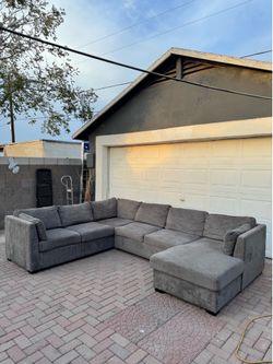 GREY SECTIONAL COUCH / BED  ***FREE DELIVERY ***