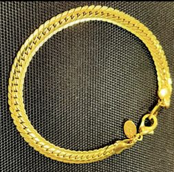 Elegant gold-tone women's chain bracelet with a polished finish. Features a double-link design for a refined, versatile style. Perfect for everyday we