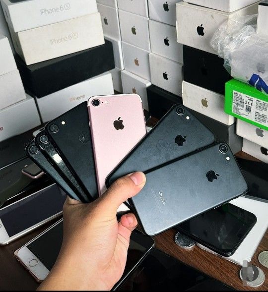 iPhone 7 Unlocked / Desbloqueado 😀 Different Colors Available