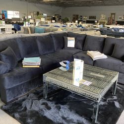 Black Sectional 🖤🫶🏼 $1,899