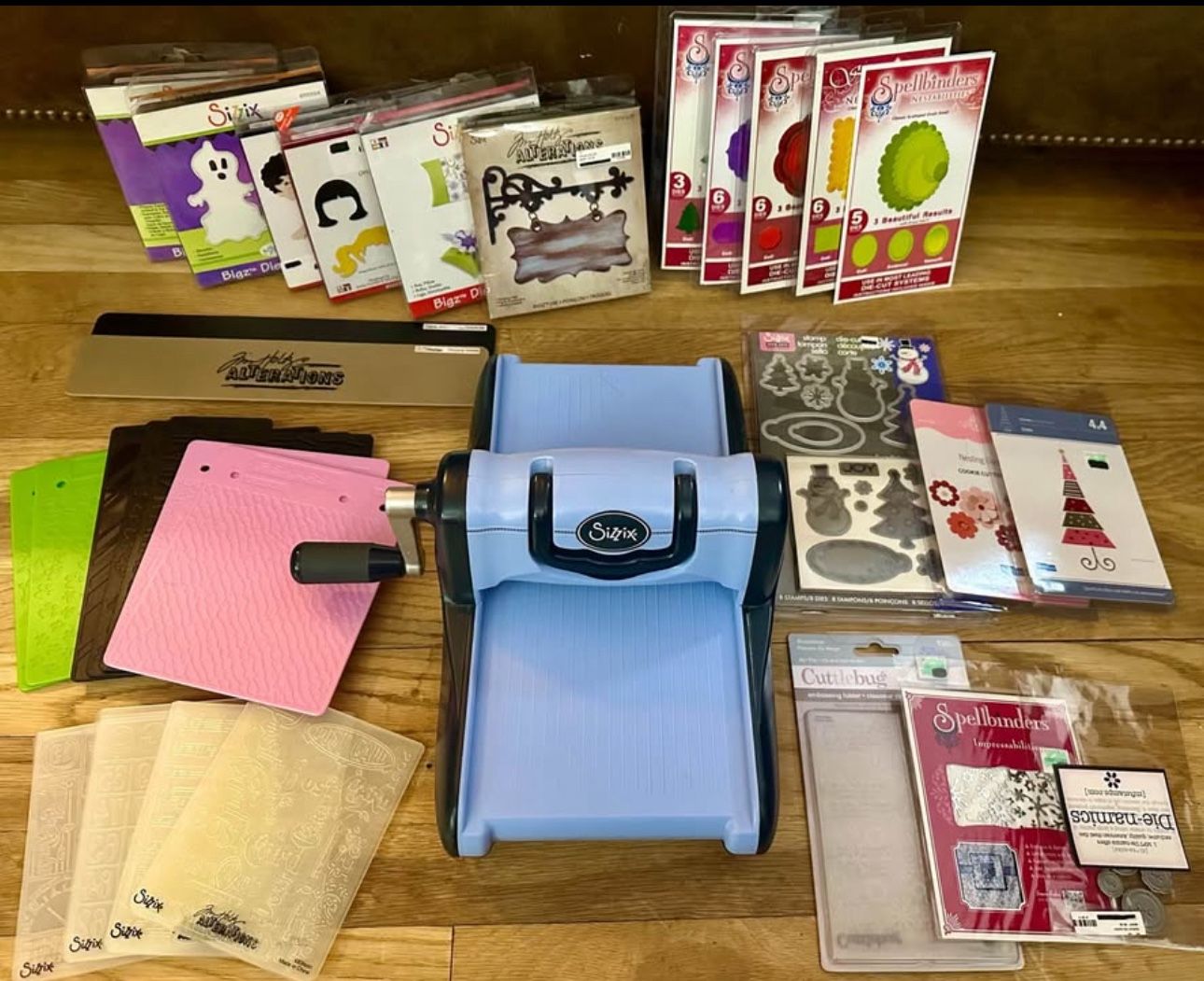 Sizzix BigKick Die Cutting & Embossing Machine + HUGE BUNDLE of ACCESSORIES!!