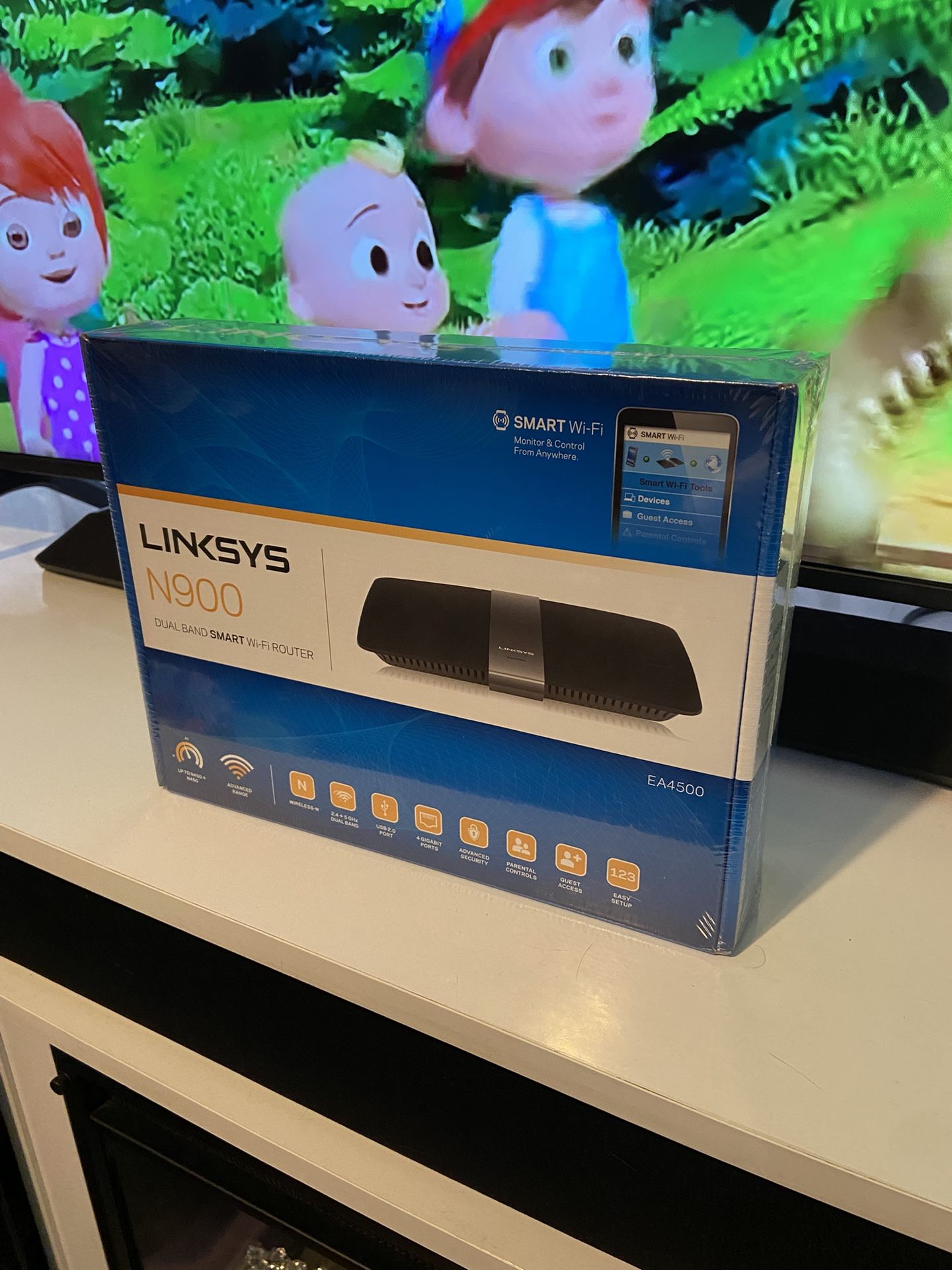 Linksys N900 Wi-Fi Wireless Dual-Band+ Router with Gigabit & USB Ports, Smart Wi-Fi App Enabled to Control Your Network from Anywhere (EA4500)