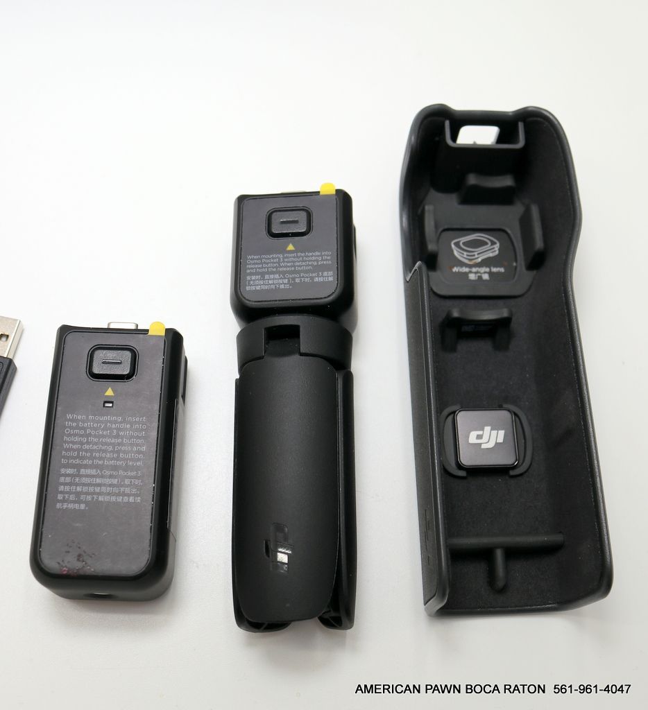 DJI - Osmo Pocket 3 Creator Combo Vlogging Camera 3-Axis Stabilized 4K Handheld Camera with Rotatable Touchscreen Gently used