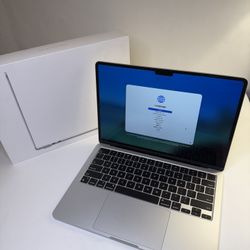 APPLE MACBOOK AIR 13.6” 256GB SILVER APPLE M2 *LIKE NEW
