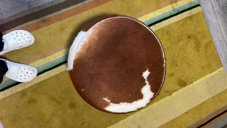 Brown cowhide round pouf