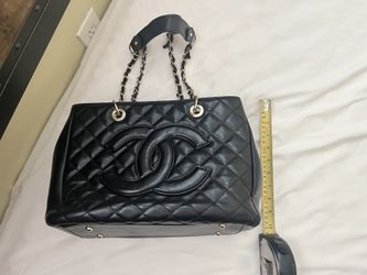 Black leather, quilted iconic bag