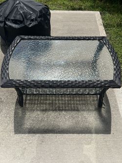 Black Wicker Patio Table w/Textured Glass