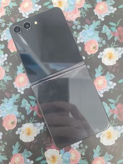 Samsung Galaxy Z Flip 5 5G 6.7" (Unlocked) / Storage: 256GB / Grade: Fair / Color: Graphite - 90 day warranty included!