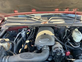 Vortec V8 Engine with K&N Intake