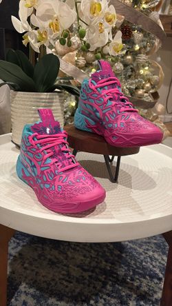 MB.04 Iridescent Size 6.5 US