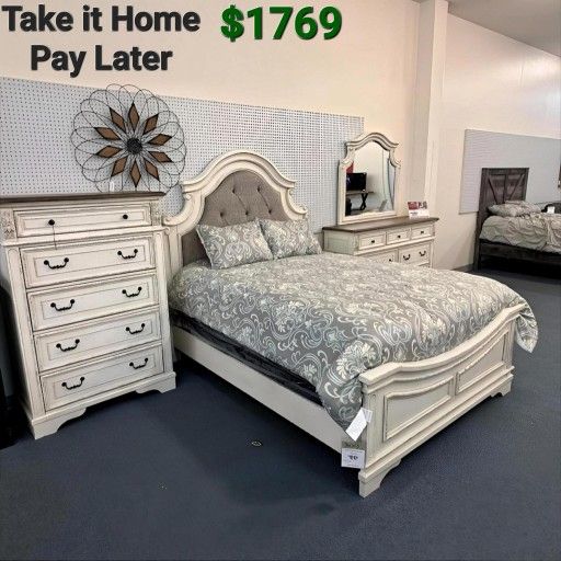 REALYN CHIPPED WHITE PANEL BEDROOM SET