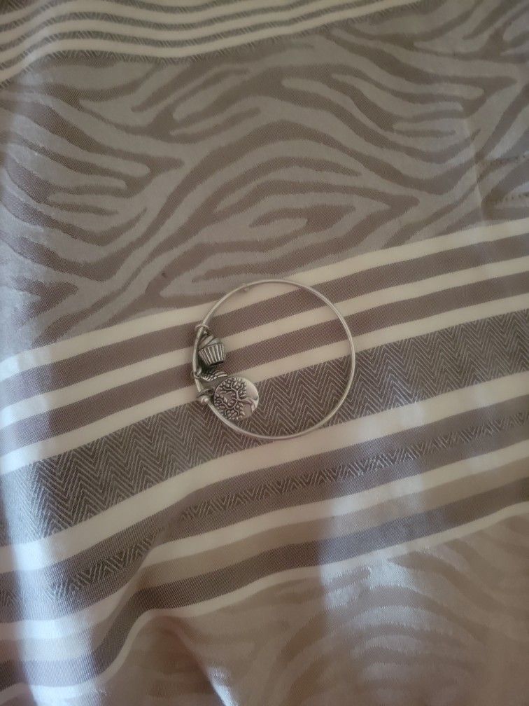 Bracelet