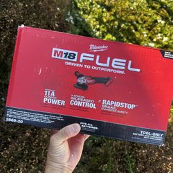 Milwaukee M18 FUEL 18V 4-1/2 in./5 in. Grinder with Variable Speed & Slide switch. NEW