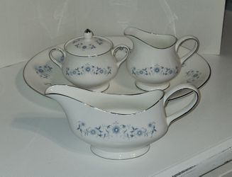 Wedgwood Josephine Blue, Blue Flowers and Leaves with Platinum Trim