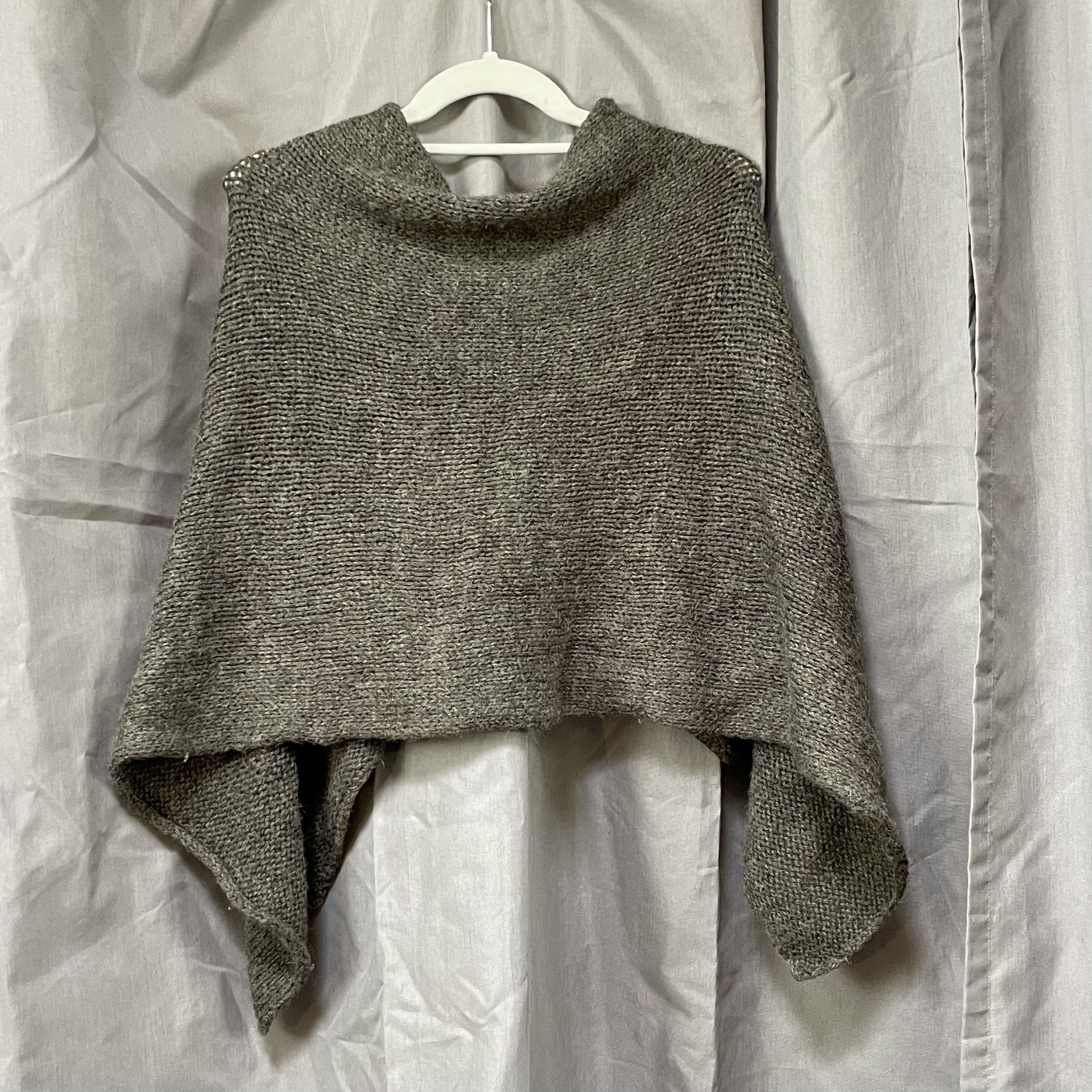 Moche Lifestyle Gray Poncho