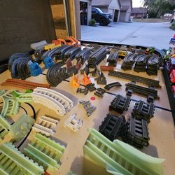 Its Still Avaiable! Thomas Trackmaster Track Master Tracks Oves 200 Pieces And Some Trains That Work On It