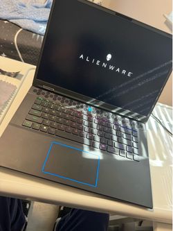 Alienware - m16 R2 16" 240Hz Gaming Laptop QHD - Intel Core Series 1 Ultra 9 with 32GB RAM - NVIDIA GeForce RTX 4070 - 1TB SSD - Dark Metallic Moon