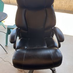 PENDING Free Heavy Duty Office Chair