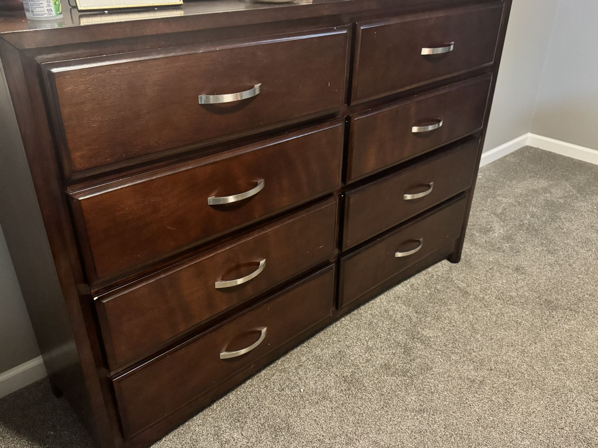 8-drawer Dresser