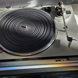 TECHNICS  TURNTABLE.   SLQD2