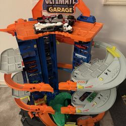 Hot Wheels Ultimate Garage T-Rex With Cars