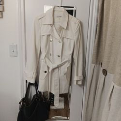 Calvin klein white jacket raincoat only been worn about three times beautiful beautiful coat