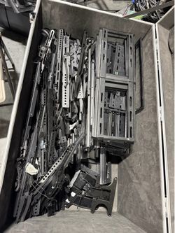 Assorted TV mounts