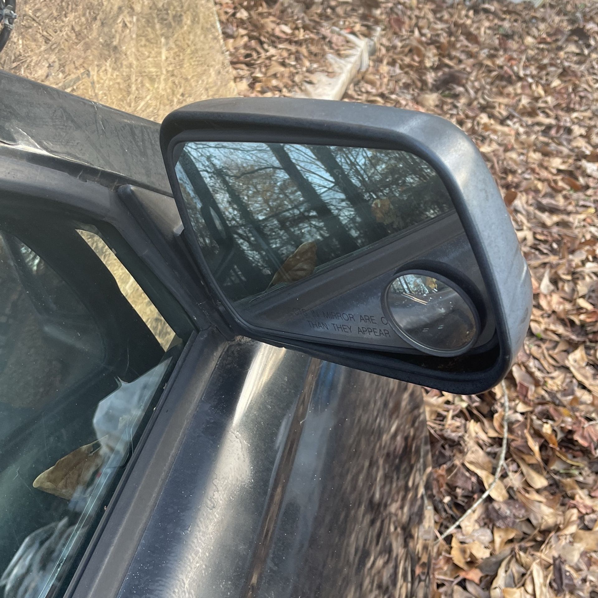 2004 nissan frontier. Mirror, glass and motor assembly, passenger and rear door.