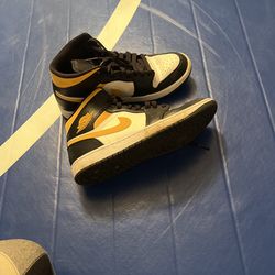 Jordan 1 Mid