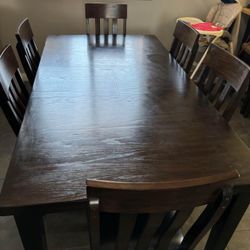 Dining Table- Comedor