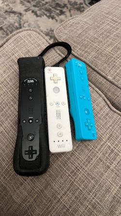 Wii u and wii controllers