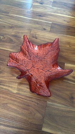 Leaf serving tray
