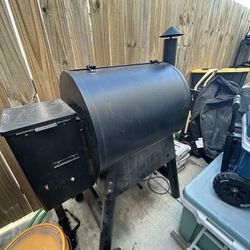 Traeger 575 Pro Series W/ Folding Front Shelf, Cover, and Pellets