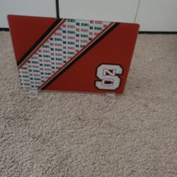 NC STATE glass cutting board w/display stand