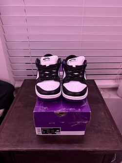 Nike SB Dunk Low Court Purple Size 7.5 Women’s